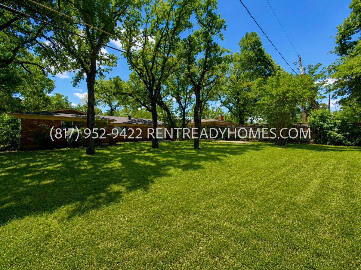 House for rent at 6237 Warrington Place, Fort Worth, TX 76112