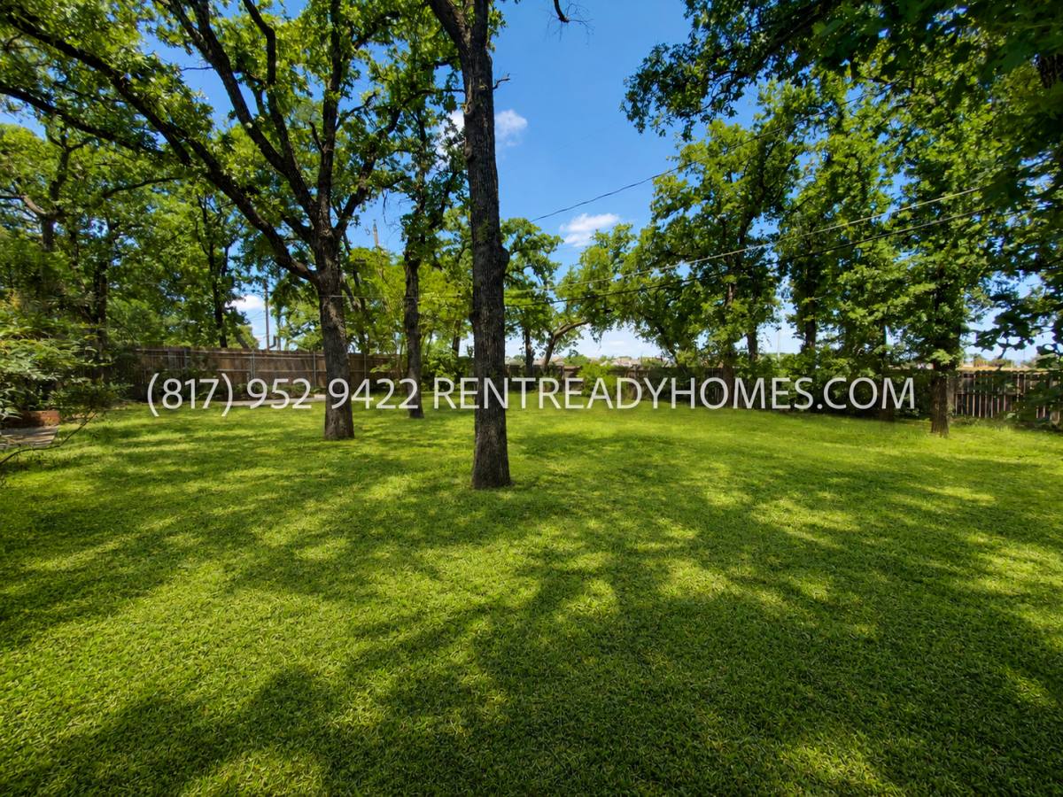 House for rent at 6237 Warrington Place, Fort Worth, TX 76112