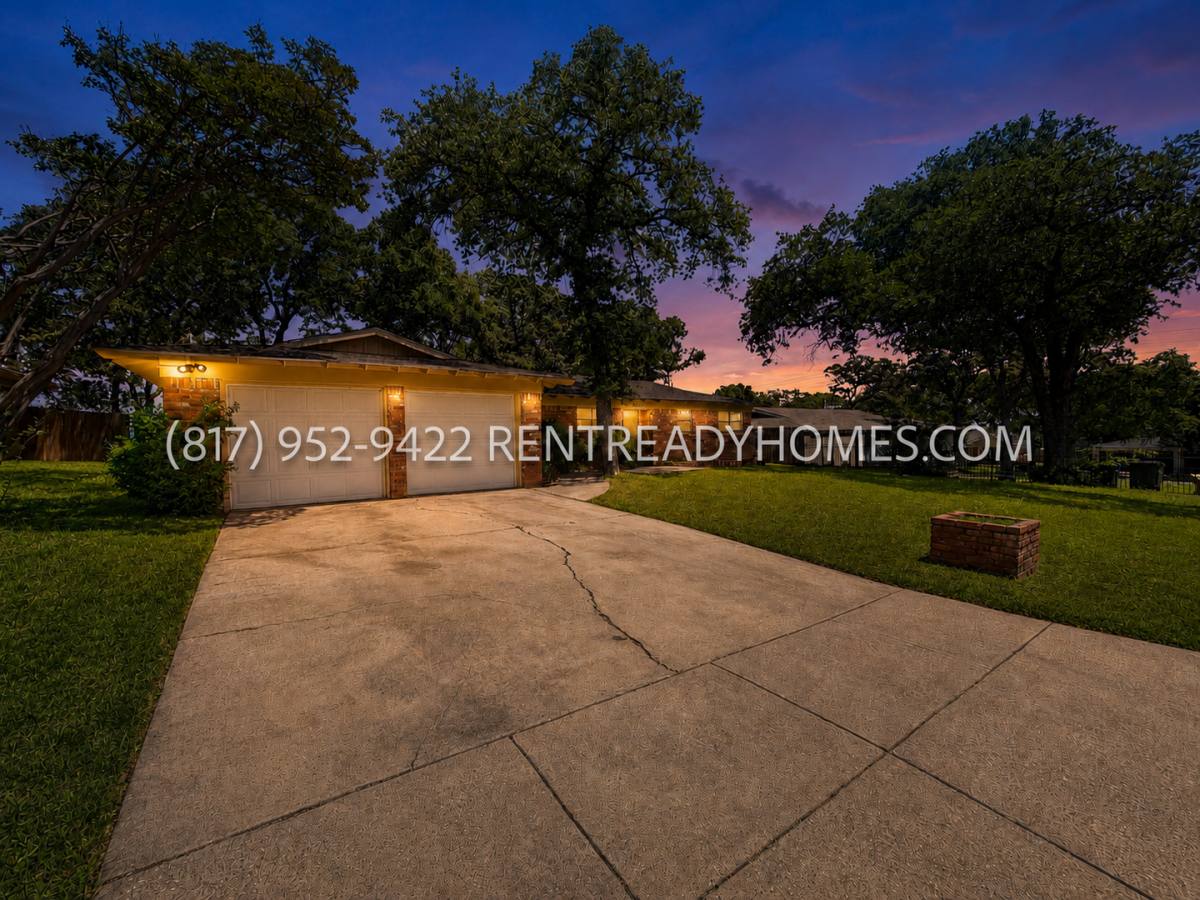 House for rent at 6237 Warrington Place, Fort Worth, TX 76112