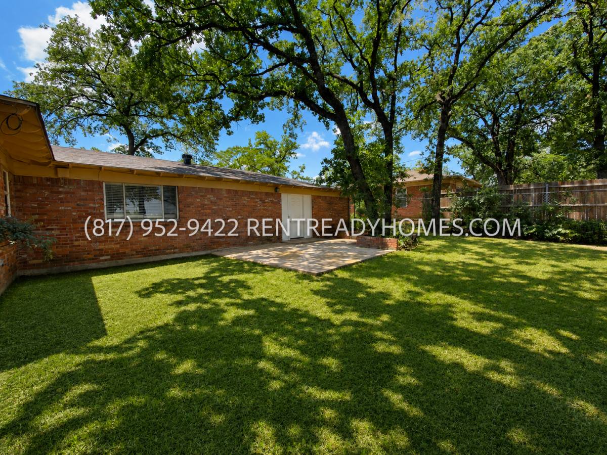House for rent at 6237 Warrington Place, Fort Worth, TX 76112