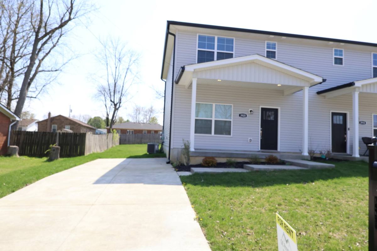 Townhouse for rent at 3920 Dunbar Ave, New Albany, IN 47150