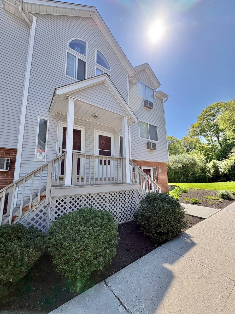 Condo for rent at 925 Oronoke Rd #30L, Waterbury, CT 06708