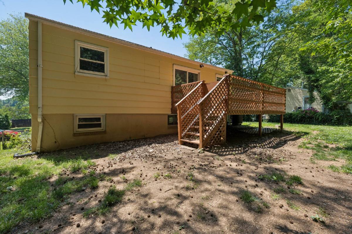 House for rent at 14197 Fullerton Rd, Woodbridge, VA 22193