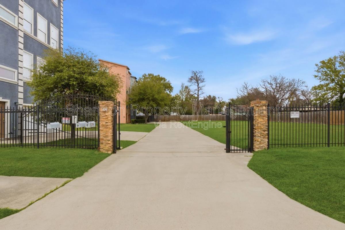 Apartment for rent at 408 Eichwurzel Lane #D, Houston, TX 77009