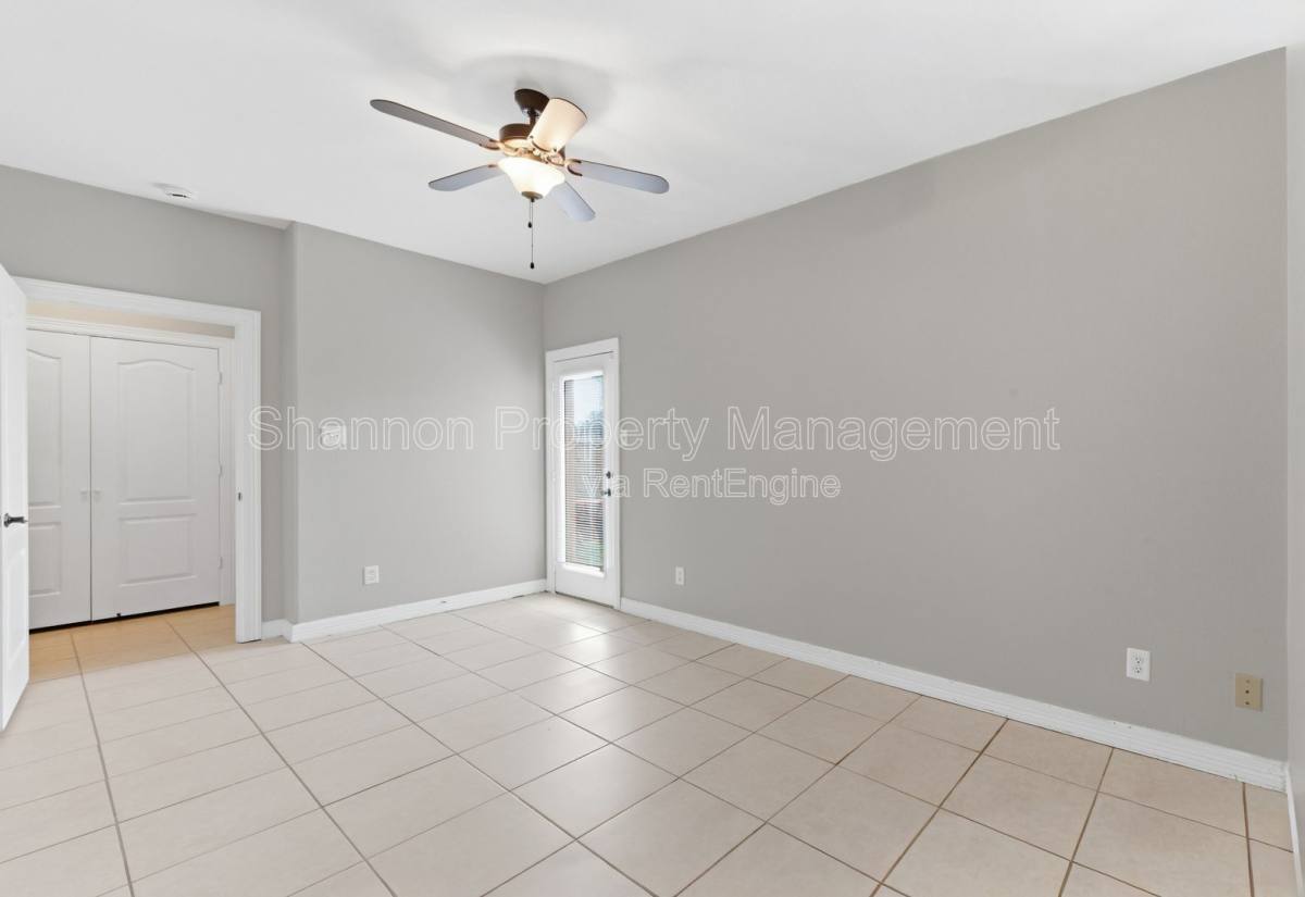 Apartment for rent at 408 Eichwurzel Lane #D, Houston, TX 77009