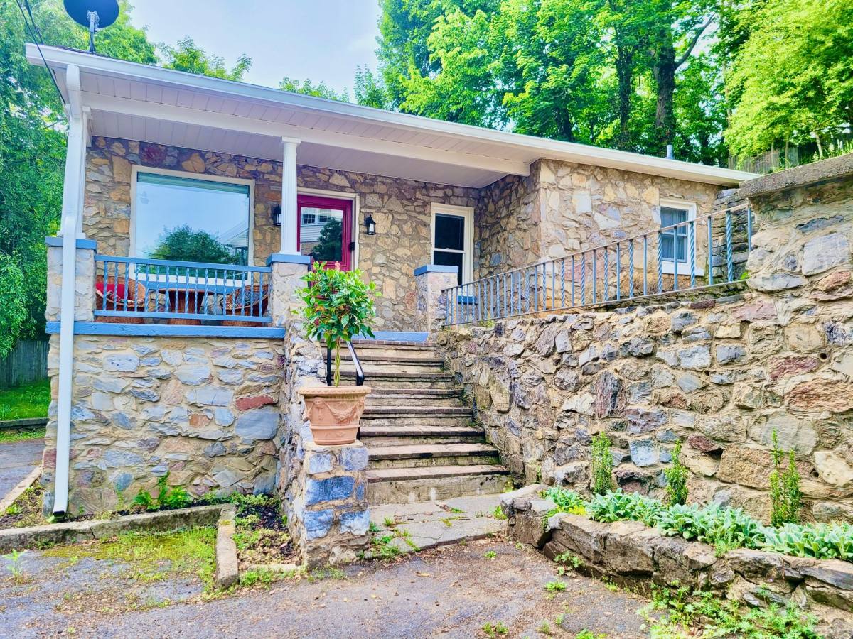 Apartment for rent at 952 Kinzley Court, Staunton, VA 24401