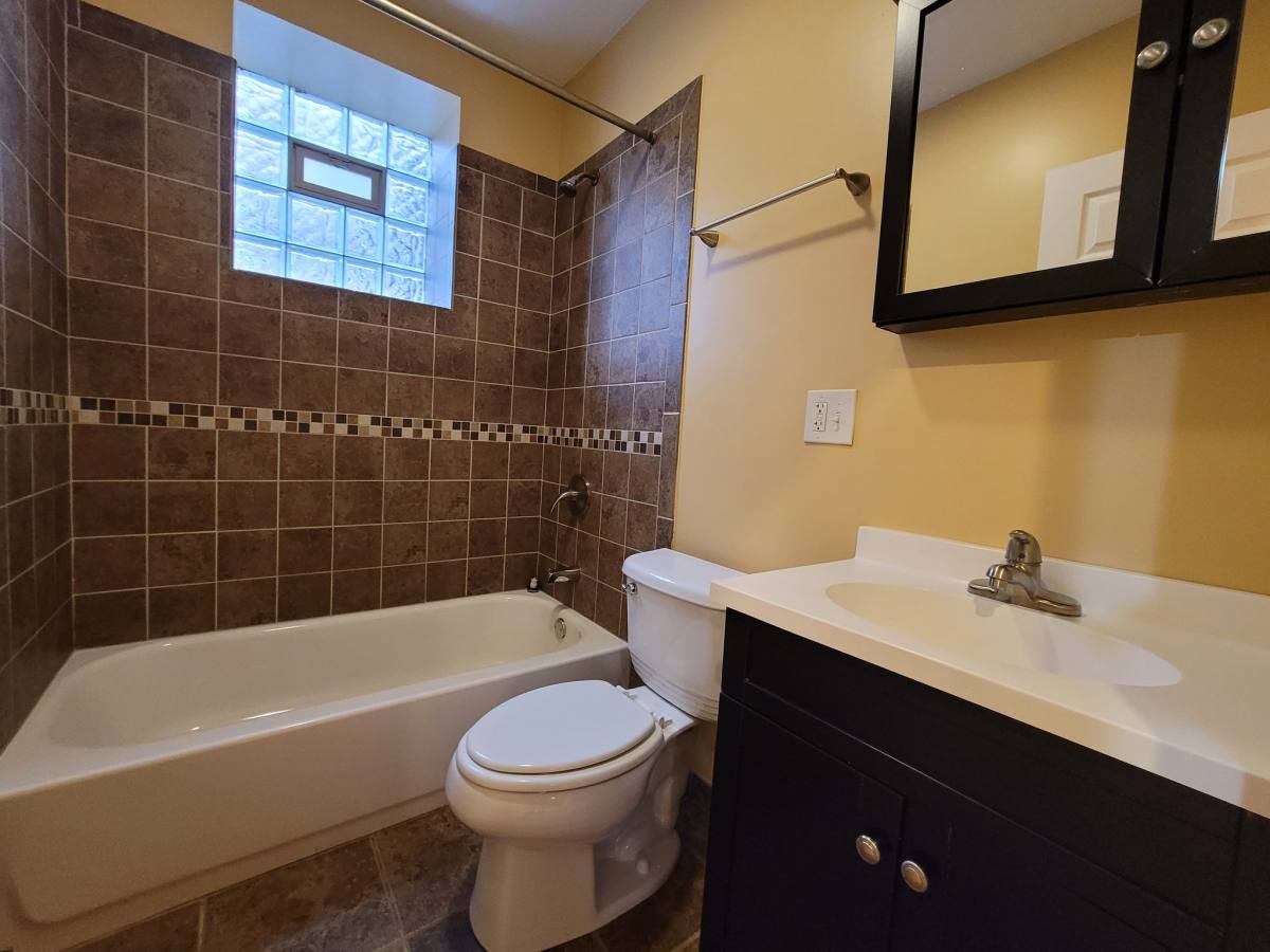 Apartment for rent at 718 S Aberdeen #1R, Chicago, IL 60607