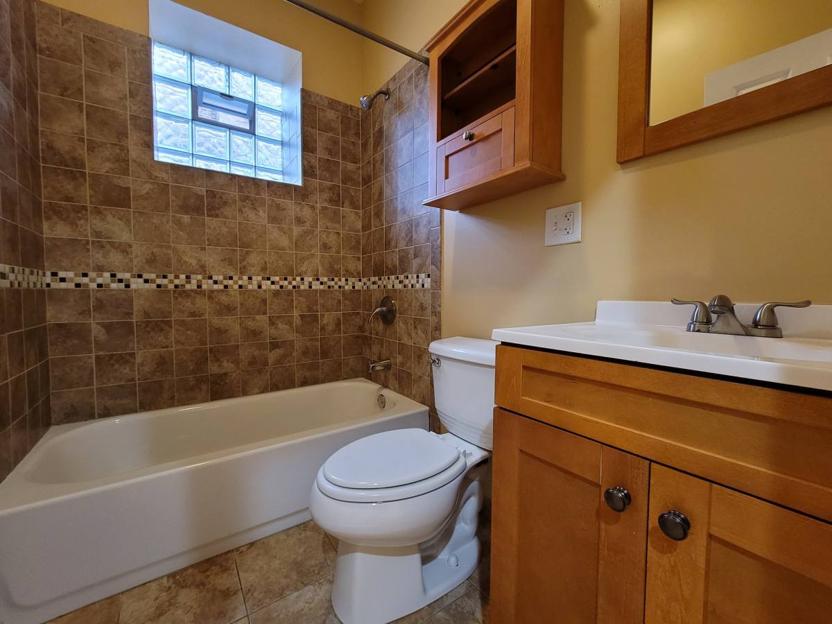 Apartment for rent at 718 S Aberdeen #1R, Chicago, IL 60607