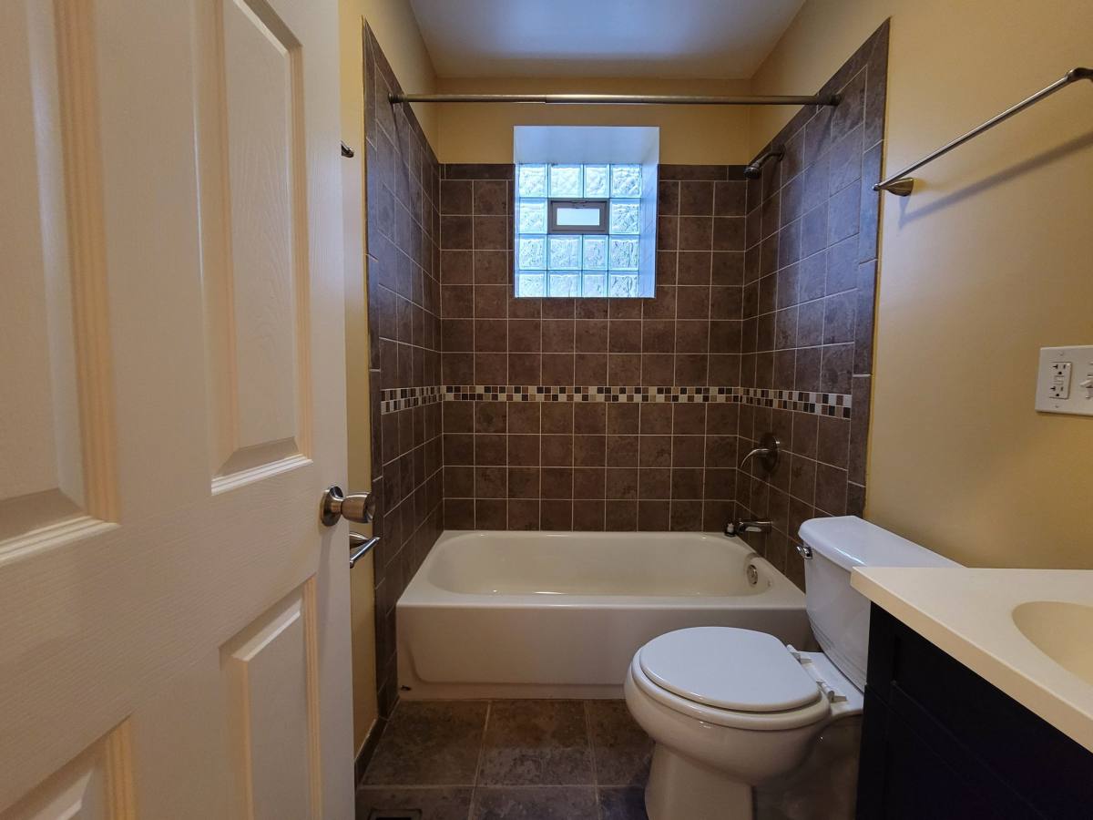 Apartment for rent at 718 S Aberdeen #1R, Chicago, IL 60607