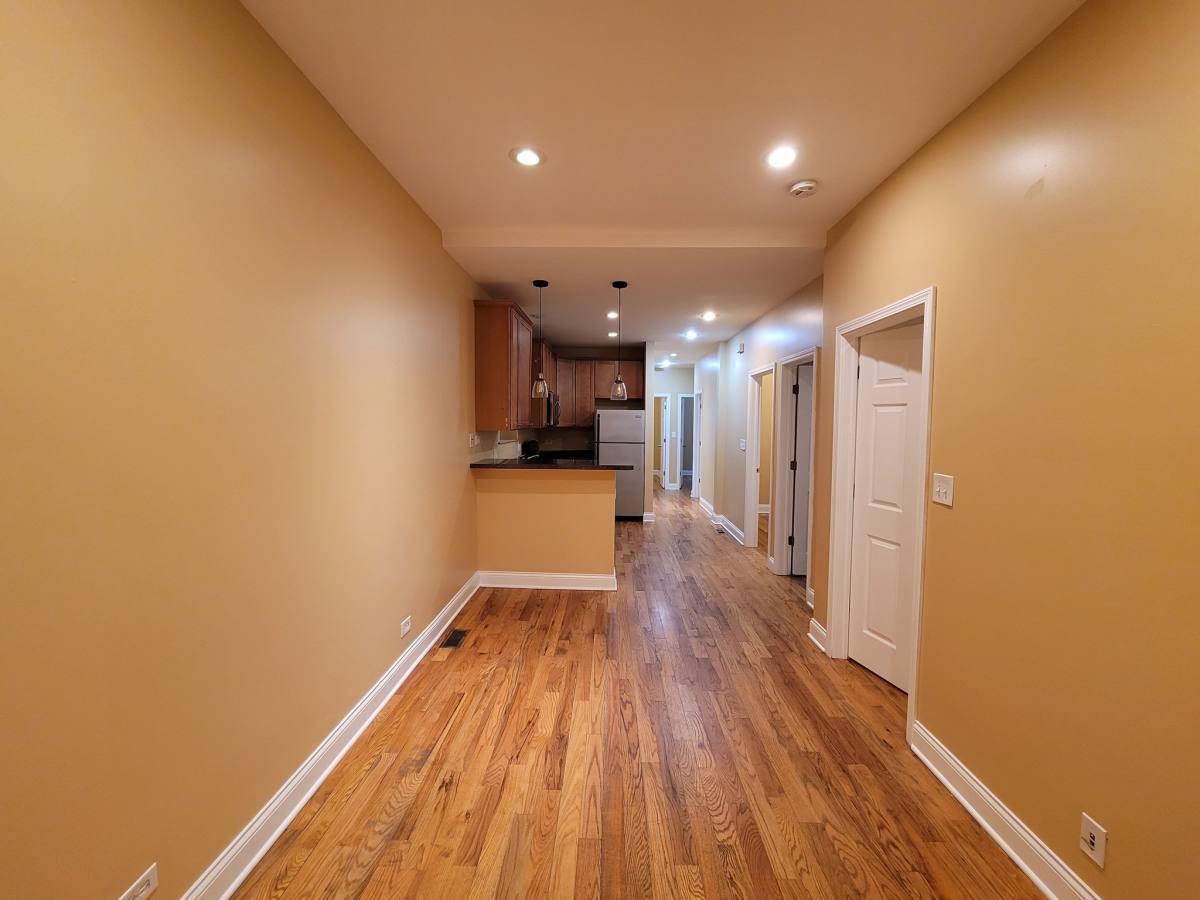 Apartment for rent at 718 S Aberdeen #1R, Chicago, IL 60607