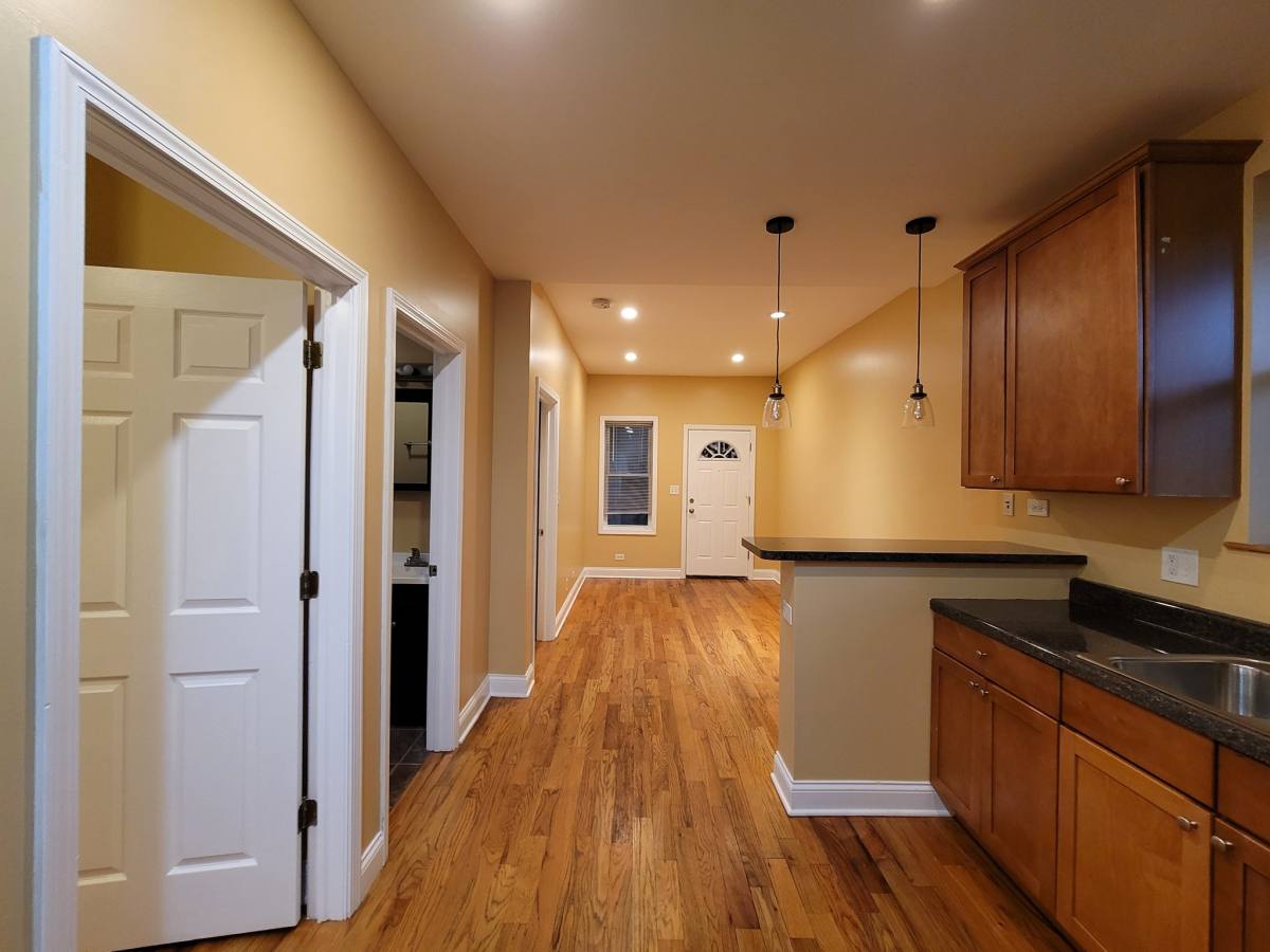 Apartment for rent at 718 S Aberdeen #1R, Chicago, IL 60607