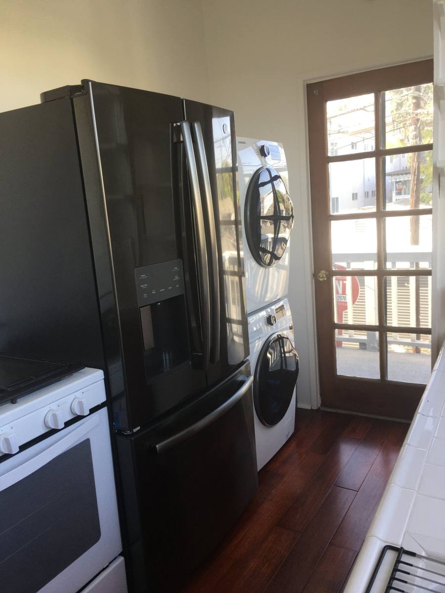 Apartment for rent at 51 Paloma Ave #B, Venice, CA 90291