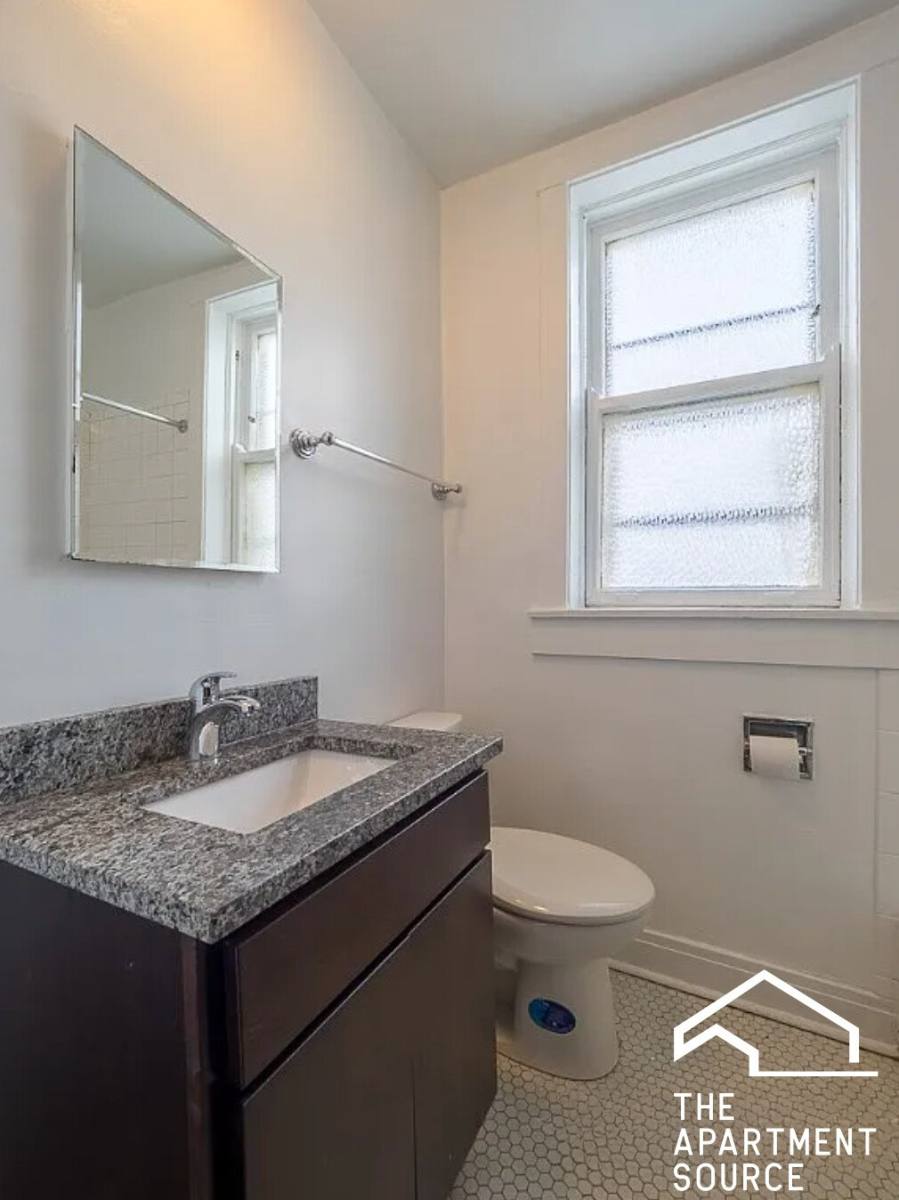 Apartment for rent at 2108 W Ainslie St #W3, Chicago, IL 60625