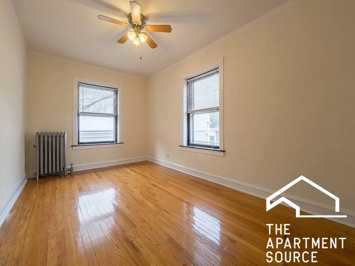 Apartment for rent at 2108 W Ainslie St #W3, Chicago, IL 60625