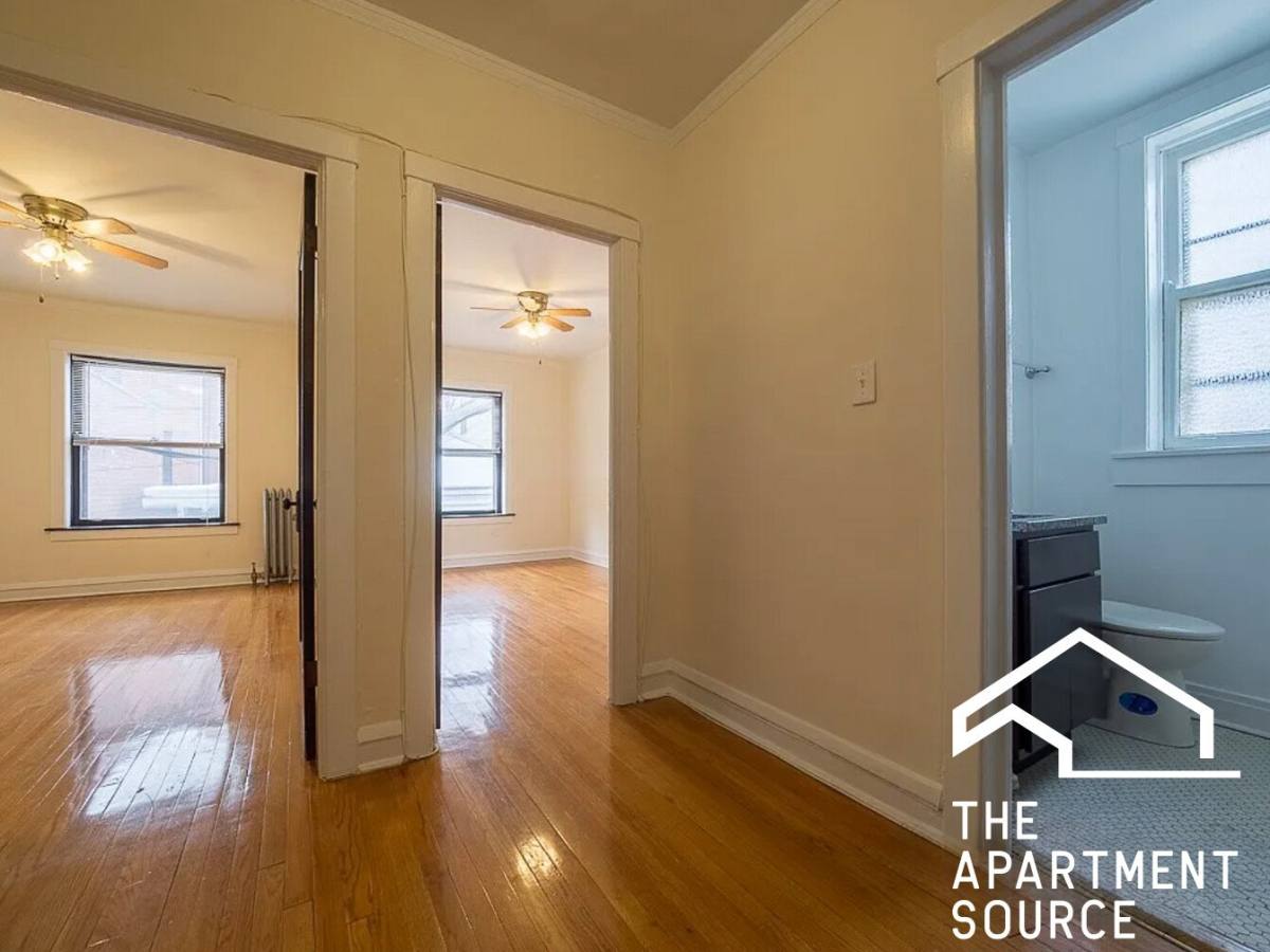 Apartment for rent at 2108 W Ainslie St #W3, Chicago, IL 60625