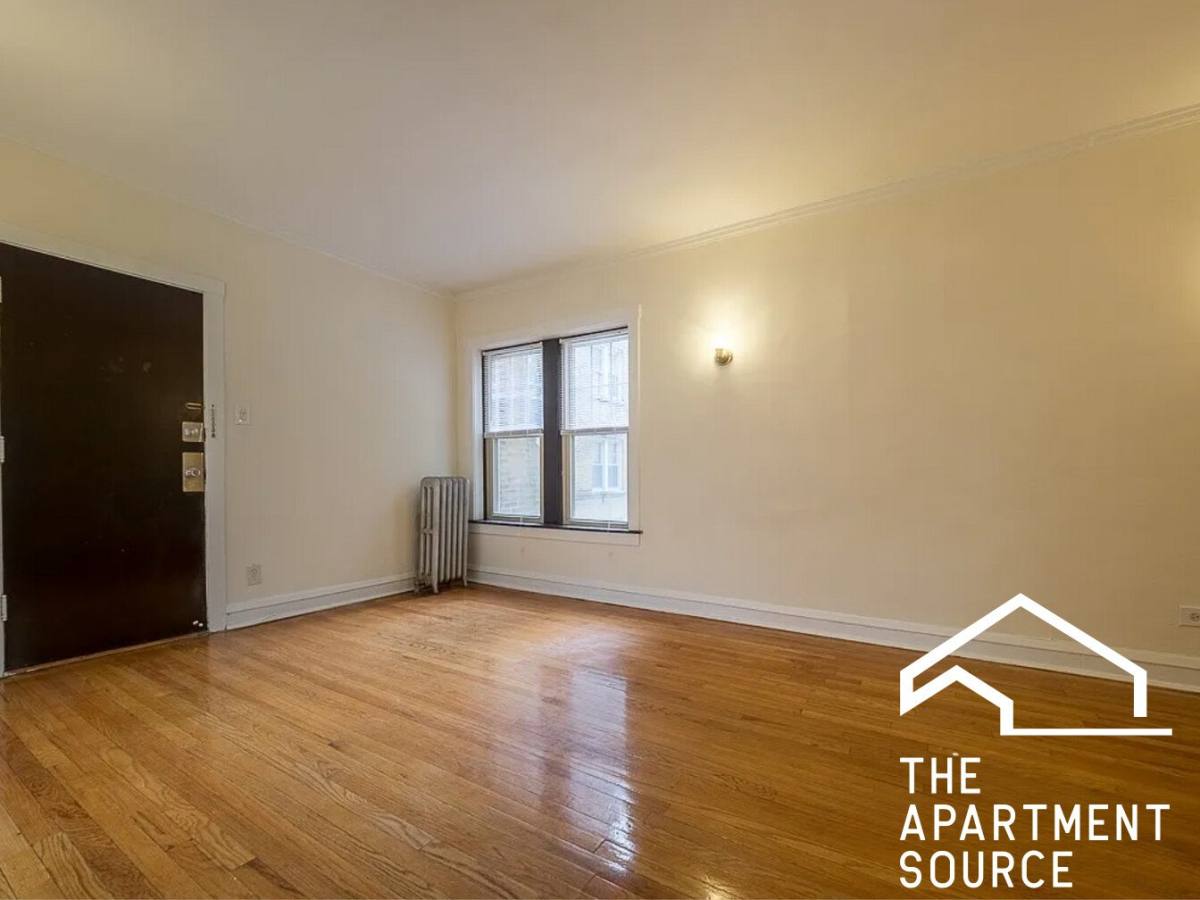 Apartment for rent at 2108 W Ainslie St #W3, Chicago, IL 60625