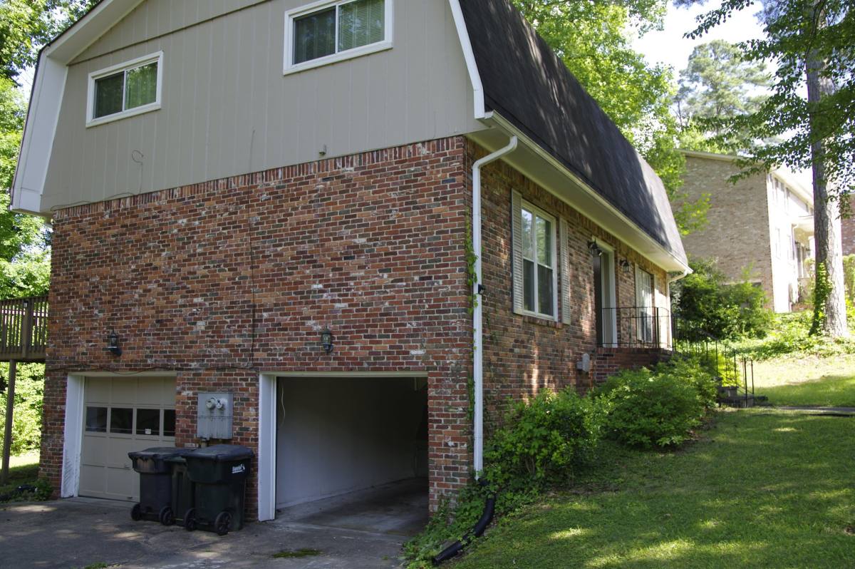 Townhouse for rent at 813 Linbard Lane, Birmingham, AL 35226