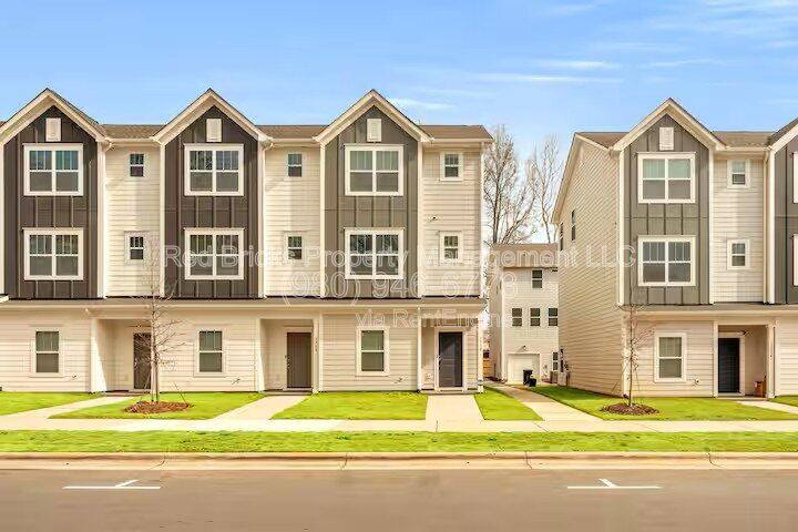 Townhouse for rent at 3938 Winterfield Place, Charlotte, NC 28205