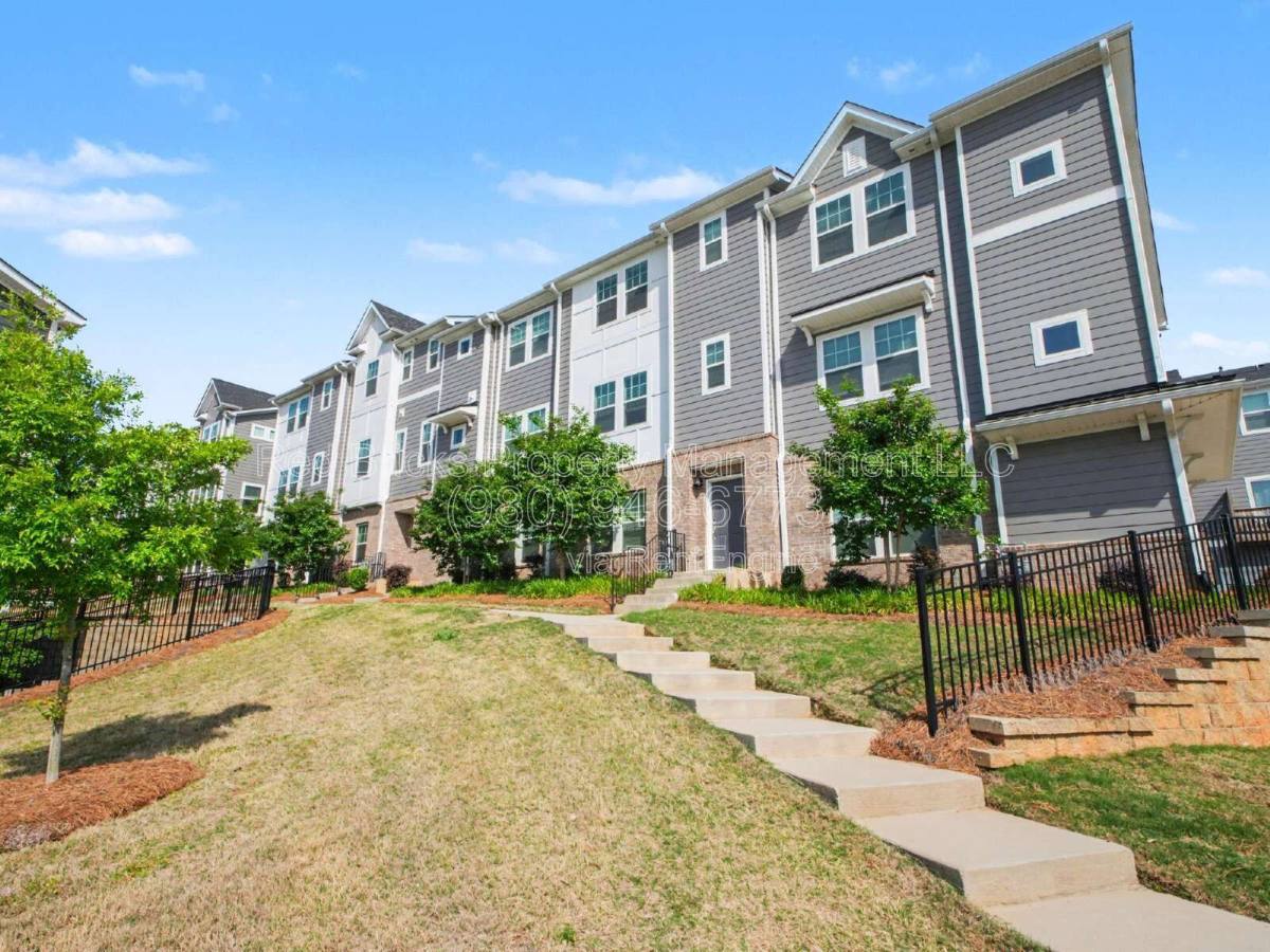 Townhouse for rent at 4426 Millennium Ave, Charlotte, NC 28217