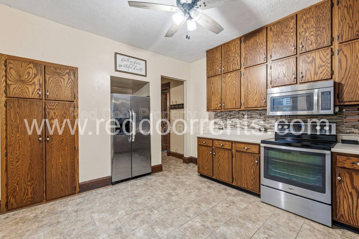 House for rent at 71 W High St, Mooresville, IN 46158