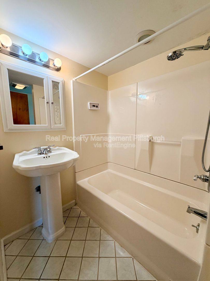 House for rent at 1076 Thornwood Dr, Pittsburgh, PA 15234