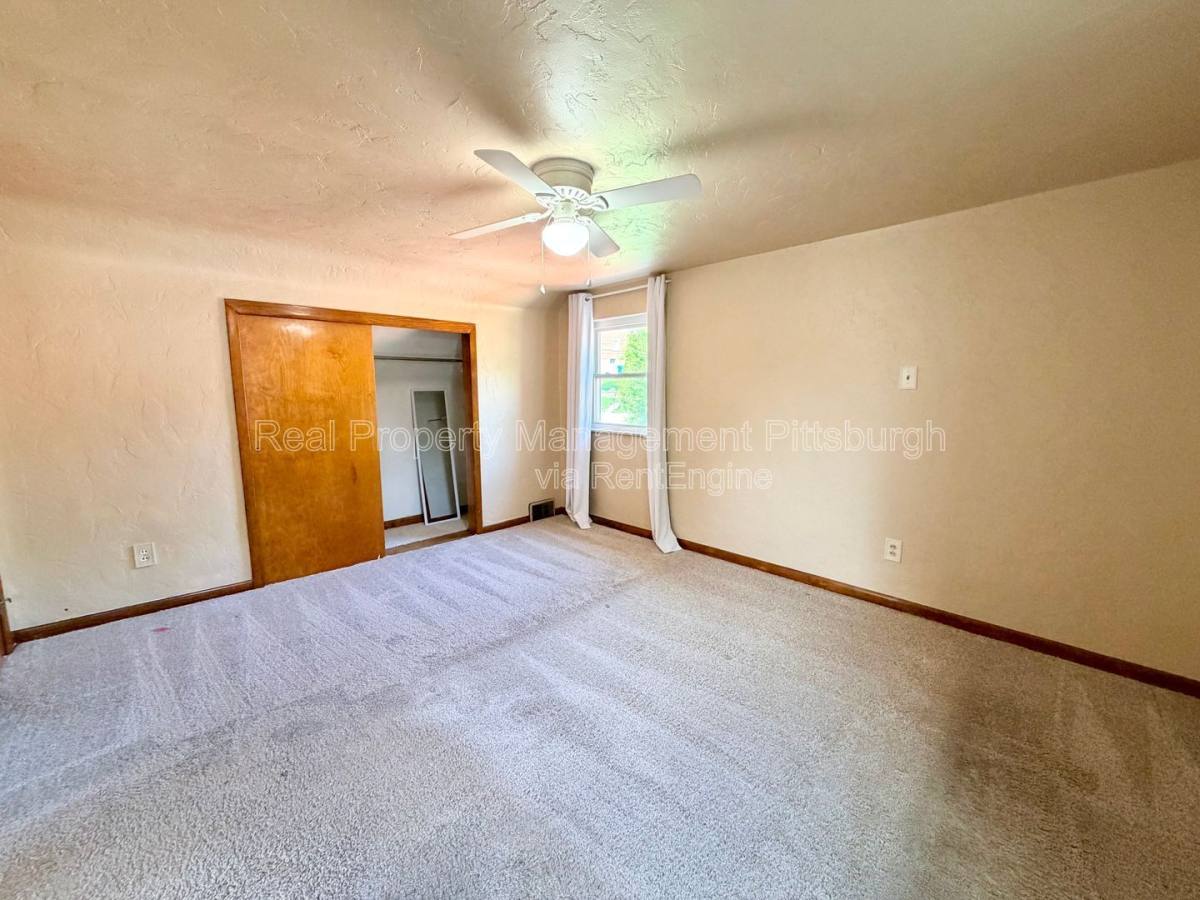 House for rent at 1076 Thornwood Dr, Pittsburgh, PA 15234
