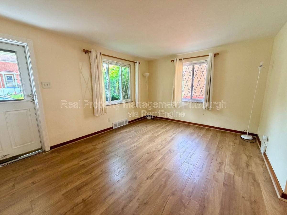 House for rent at 1076 Thornwood Dr, Pittsburgh, PA 15234