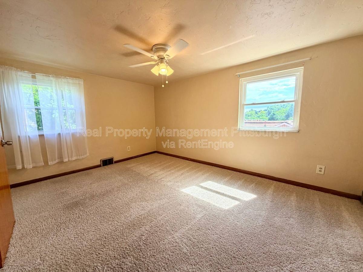 House for rent at 1076 Thornwood Dr, Pittsburgh, PA 15234