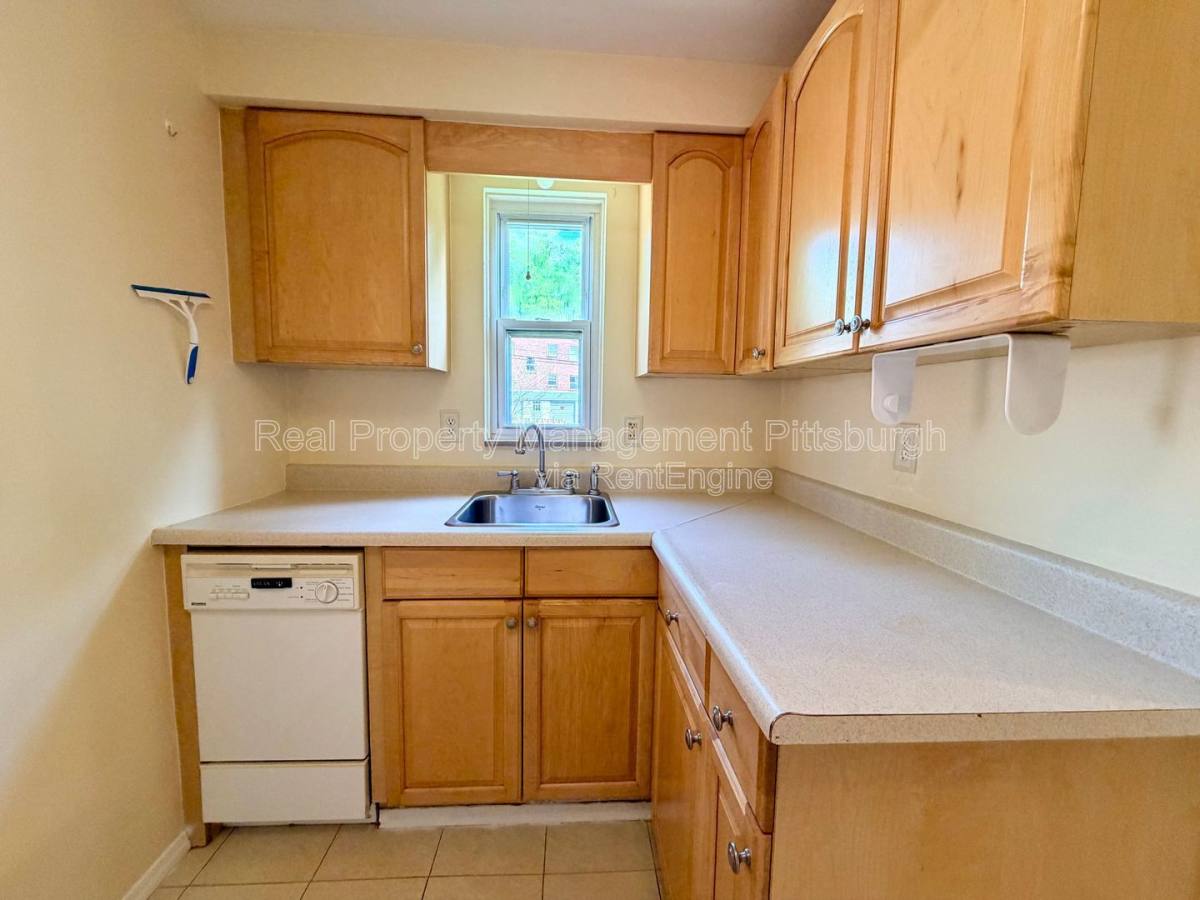 House for rent at 1076 Thornwood Dr, Pittsburgh, PA 15234