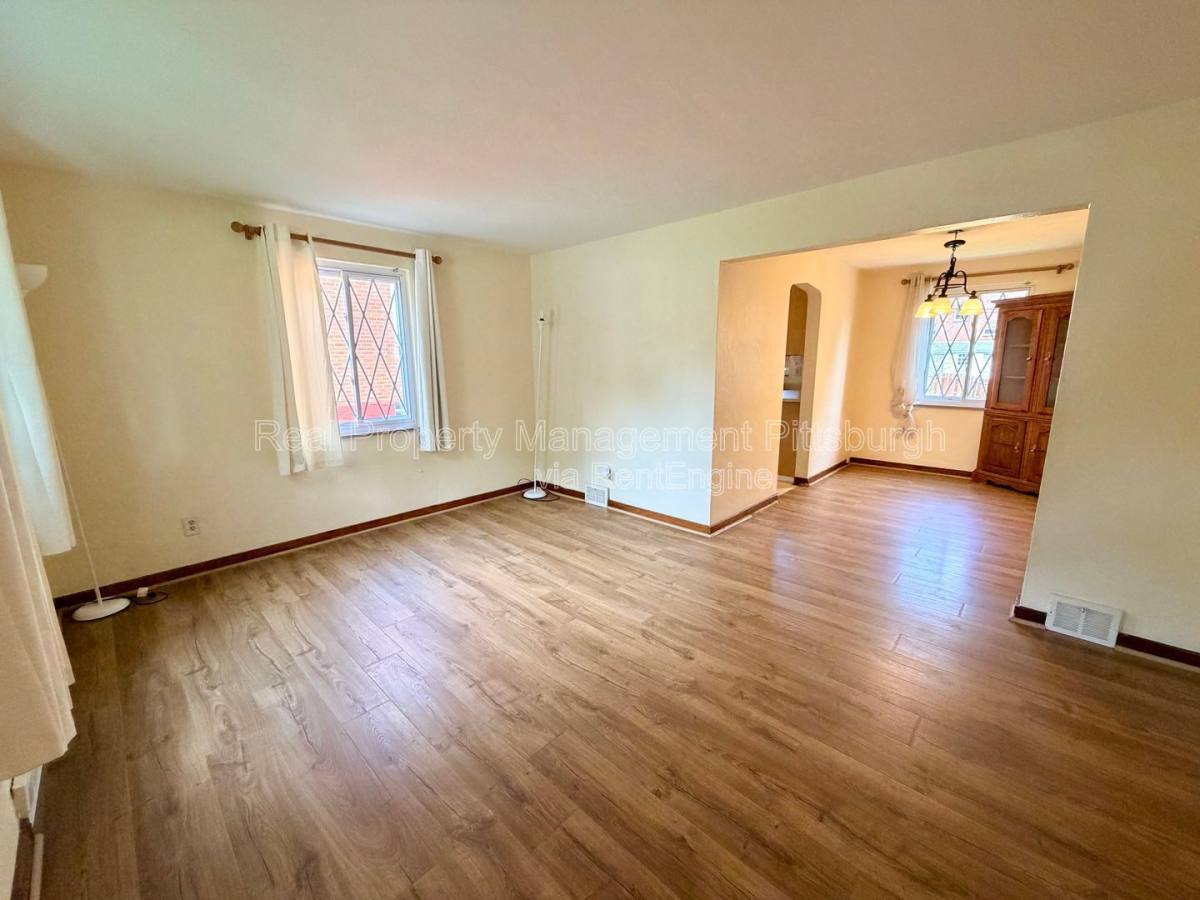 House for rent at 1076 Thornwood Dr, Pittsburgh, PA 15234