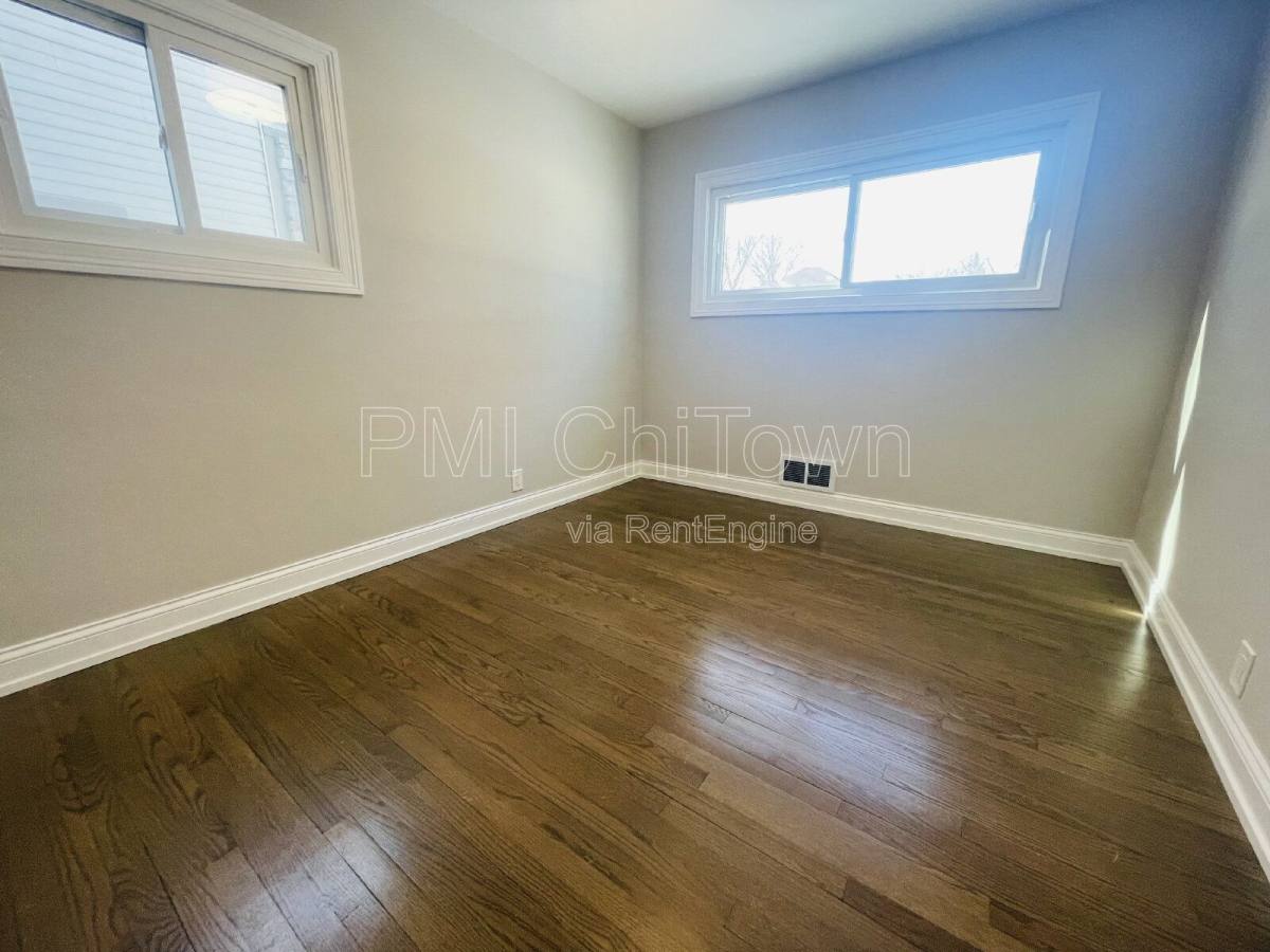 House for rent at 413 N Forest Ave, Mount Prospect, IL 60056