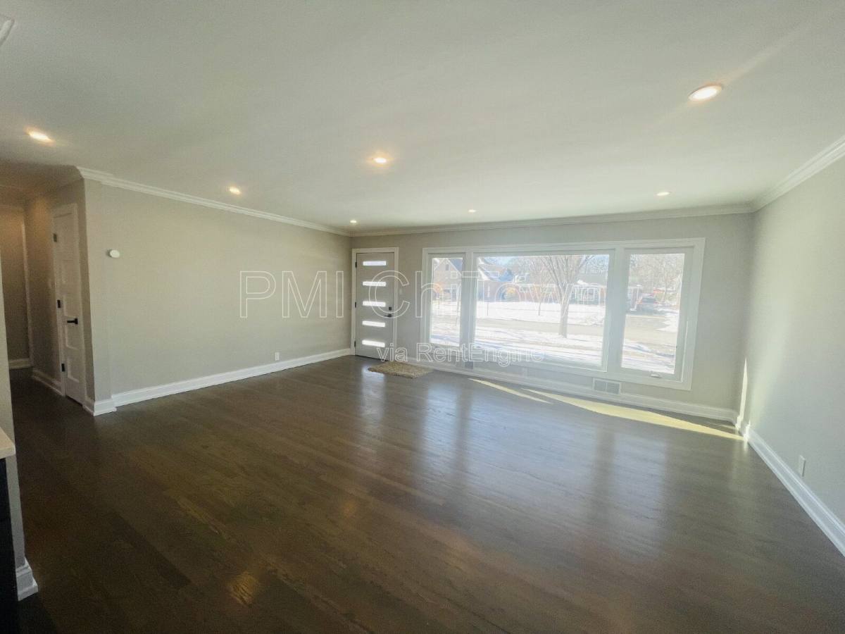 House for rent at 413 N Forest Ave, Mount Prospect, IL 60056