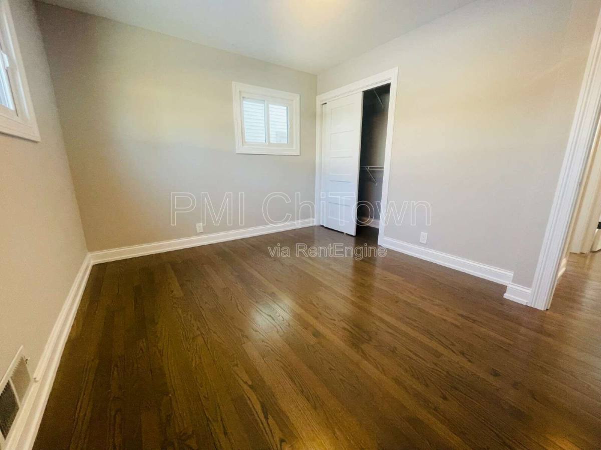 House for rent at 413 N Forest Ave, Mount Prospect, IL 60056
