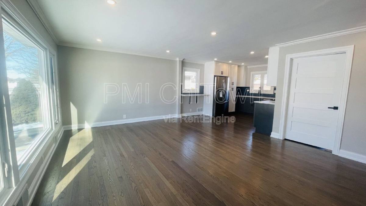 House for rent at 413 N Forest Ave, Mount Prospect, IL 60056