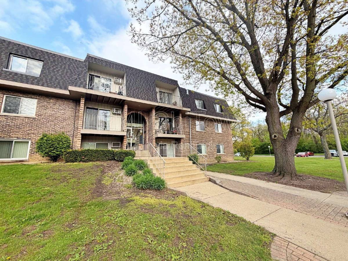 Apartment for rent at 841 Blossom Lane #203, Prospect Heights, IL 60070