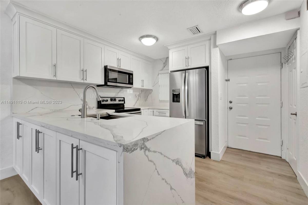 Townhouse for rent at 3130 Bird Ave, Miami, FL 33133