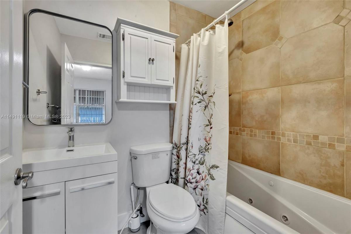 Townhouse for rent at 3130 Bird Ave, Miami, FL 33133