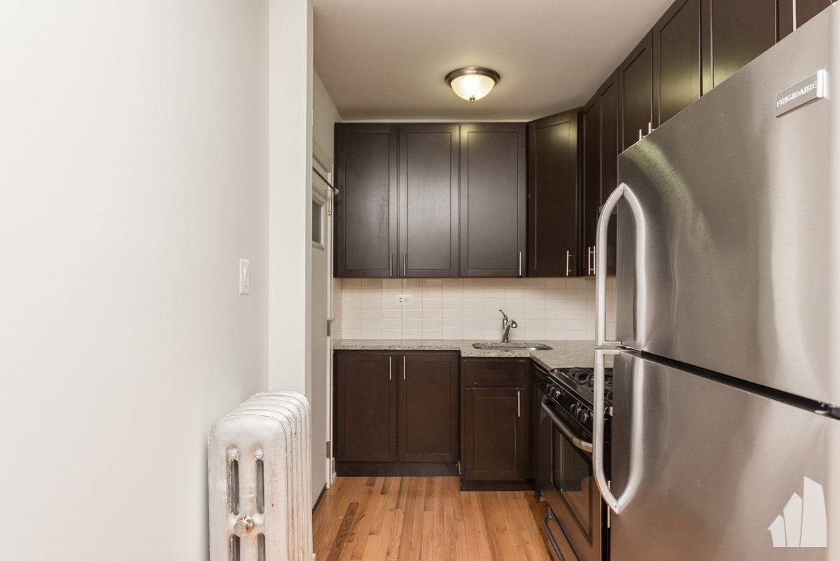Apartment for rent at 516 W Cornelia Ave, Chicago, IL 60657