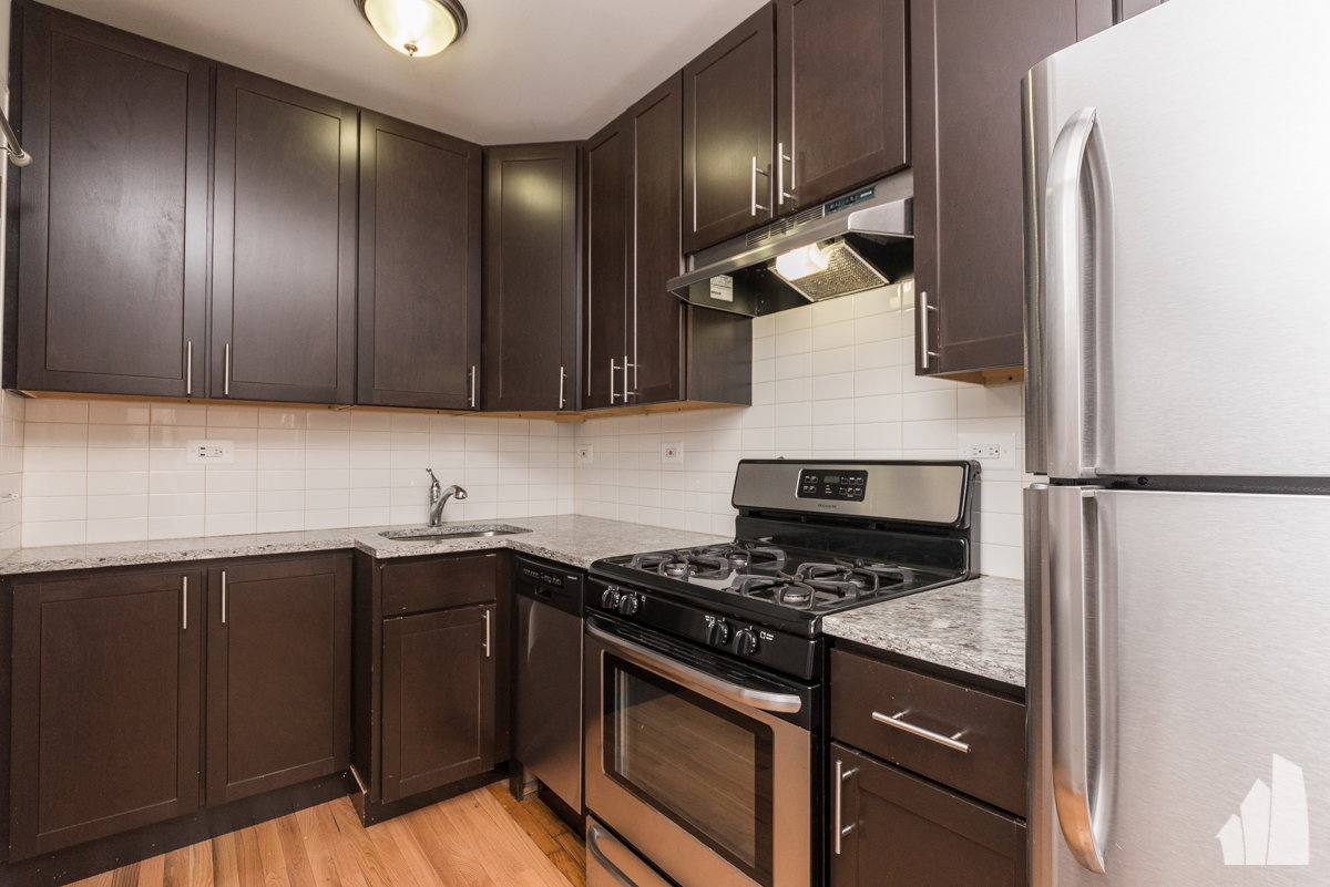 Apartment for rent at 516 W Cornelia Ave, Chicago, IL 60657