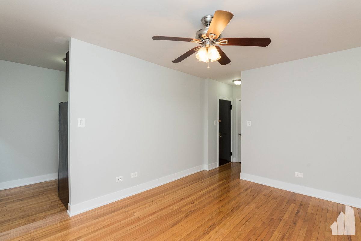 Apartment for rent at 516 W Cornelia Ave, Chicago, IL 60657