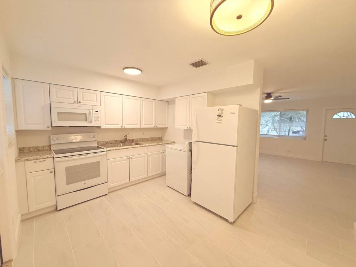 Apartment for rent at 626 Prosperity Farms Rd #7, North Palm Beach, FL 33408