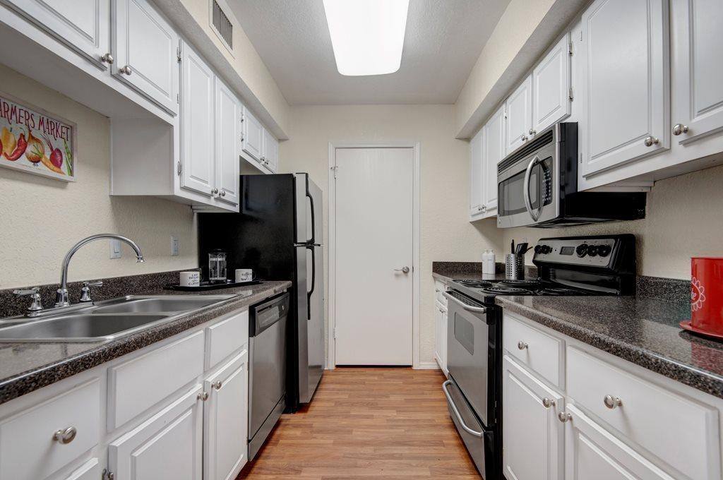 Apartment for rent at Trailside at Hermosa Point Apartment Homes, 10002 N 7th St, Phoenix, AZ 85020
