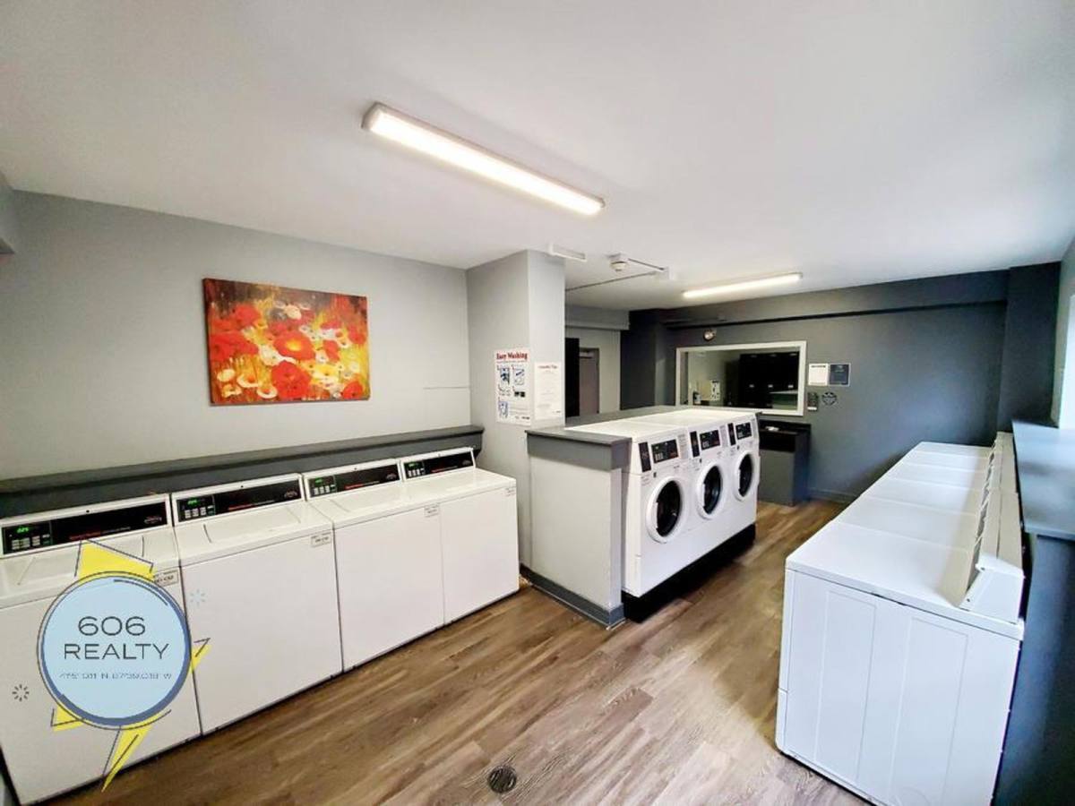 Condo for rent at 732 W Bittersweet Place #306, Chicago, IL 60613