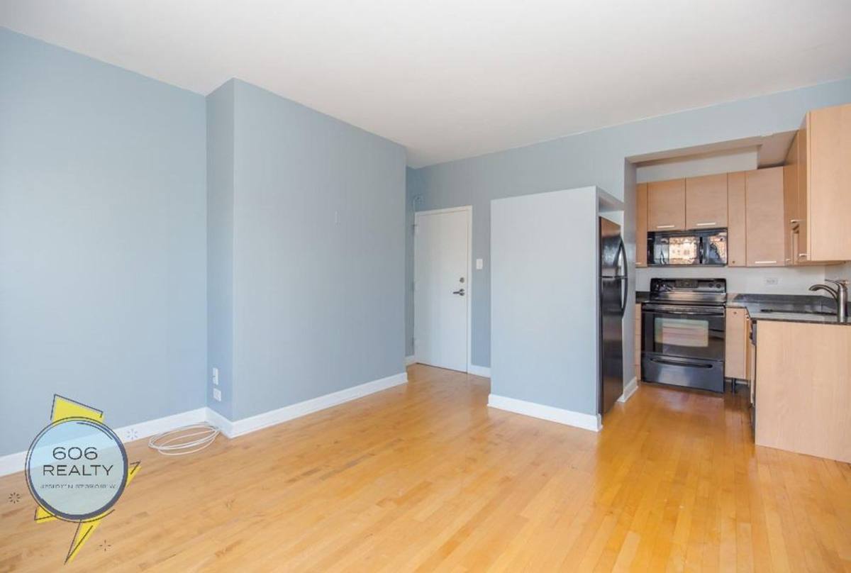 Condo for rent at 732 W Bittersweet Place #306, Chicago, IL 60613