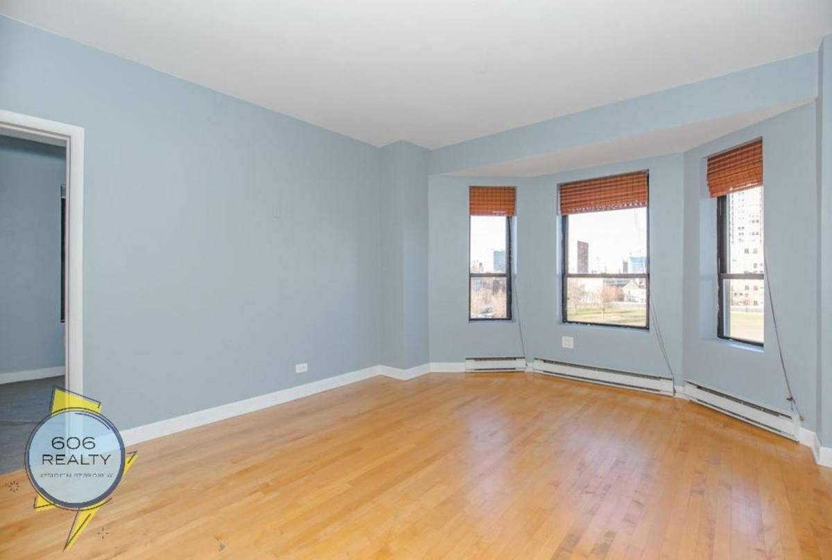 Condo for rent at 732 W Bittersweet Place #306, Chicago, IL 60613