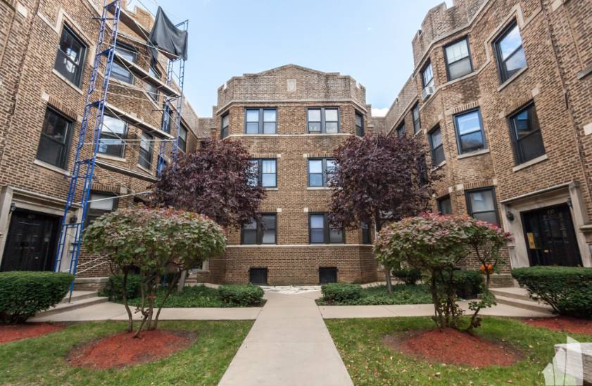 Apartment for rent at 633 W Cornelia Ave #1W, Chicago, IL 60657