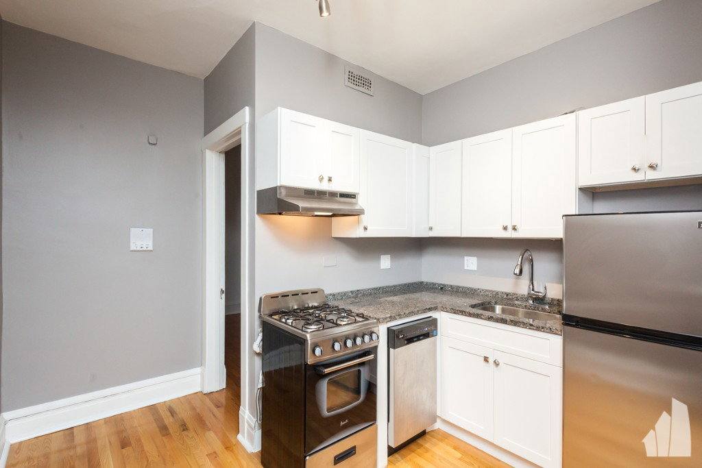 Apartment for rent at 441 W Melrose St #2A, Chicago, IL 60657