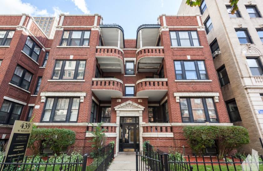 Apartment for rent at 441 W Melrose St #2A, Chicago, IL 60657
