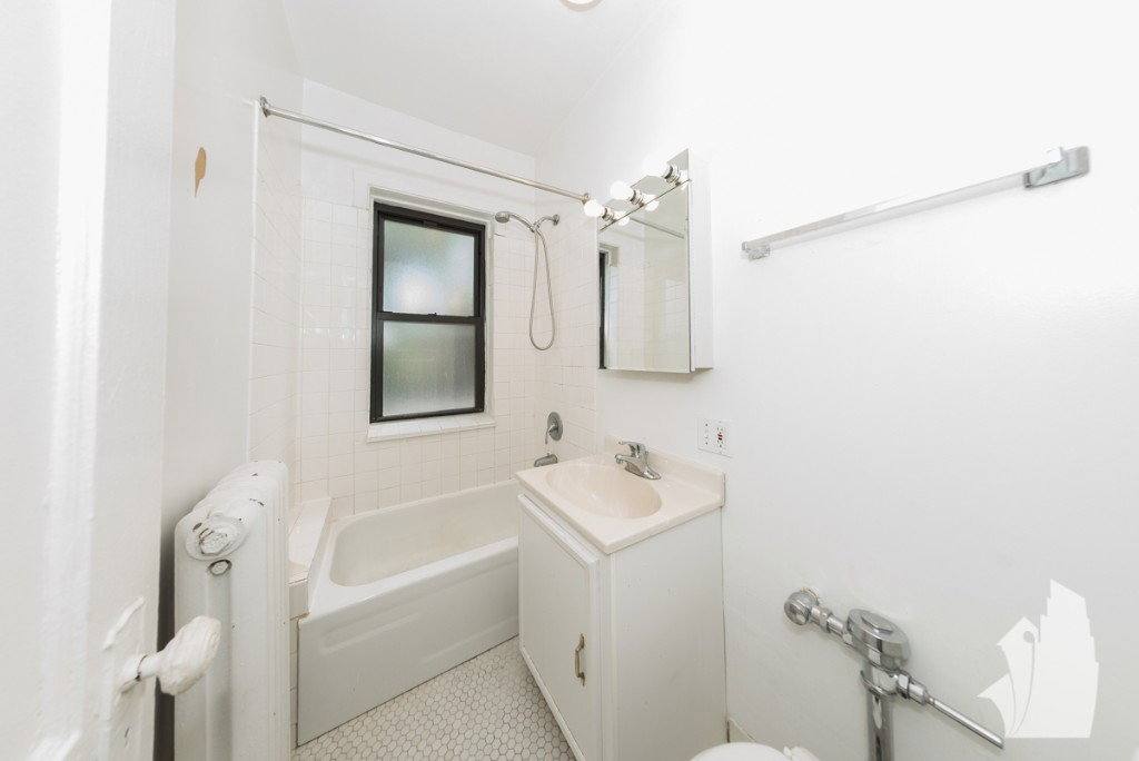 Apartment for rent at 22395 N Bissell St #2E, Chicago, IL 60614