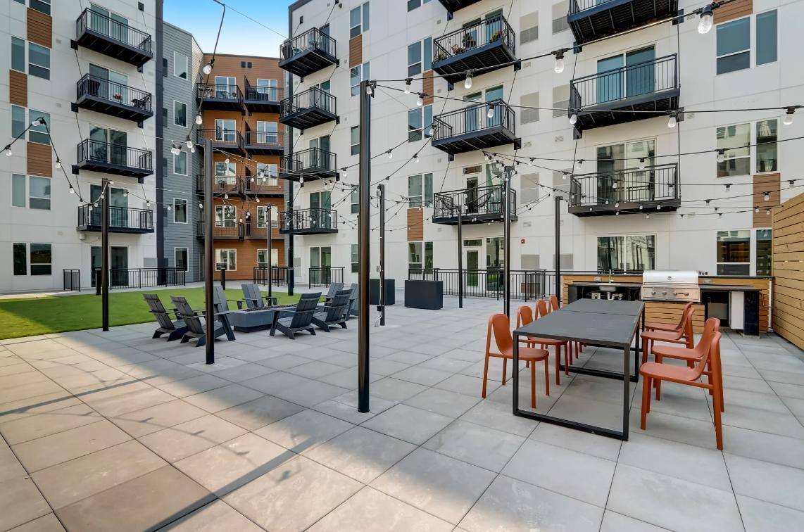Apartment for rent at 1425 Ellinwood St, Des Plaines, IL 60016